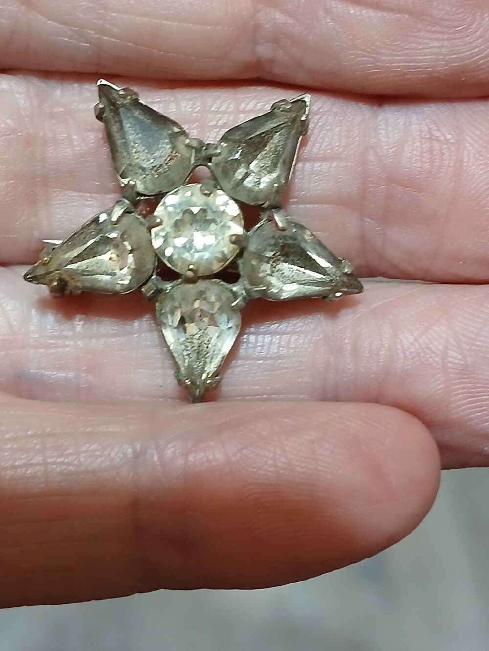 Clear Crystal Star Brooch - Women's Jewelry